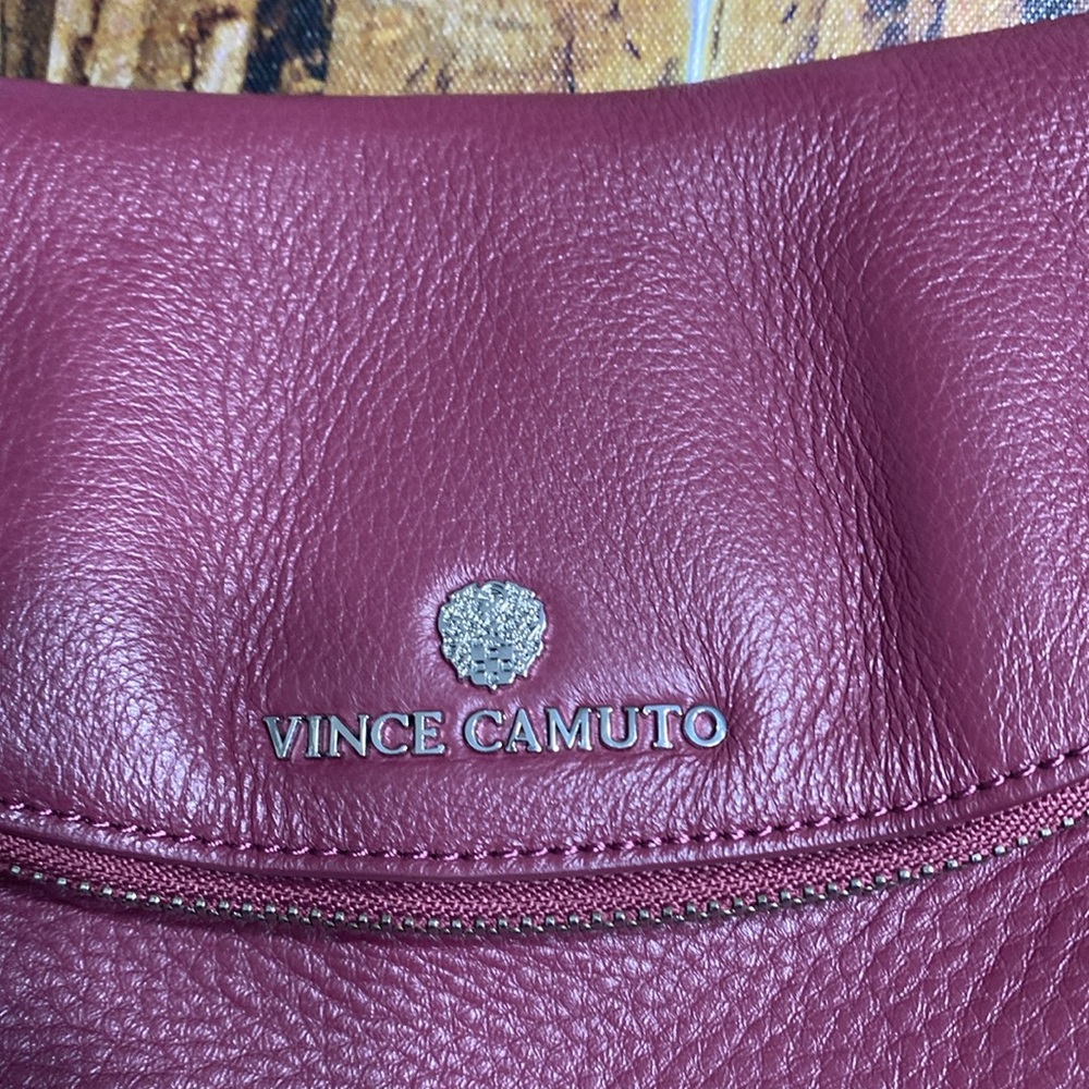 Reduced 💜🩷 Vince Camuto Crossbody Leather bag.